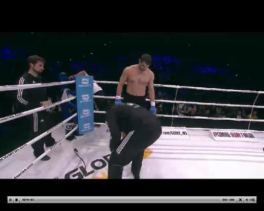 VIDEO Ghita, DISTRUS de Saki! Vezi seria NIMICITOARE de pumni care l-a pus pe roman de trei ori la podea! O faza controversata i-a terminat meciul romanului:_15