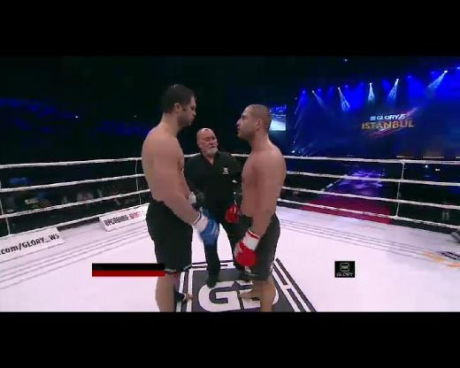 VIDEO Ghita, DISTRUS de Saki! Vezi seria NIMICITOARE de pumni care l-a pus pe roman de trei ori la podea! O faza controversata i-a terminat meciul romanului:_16