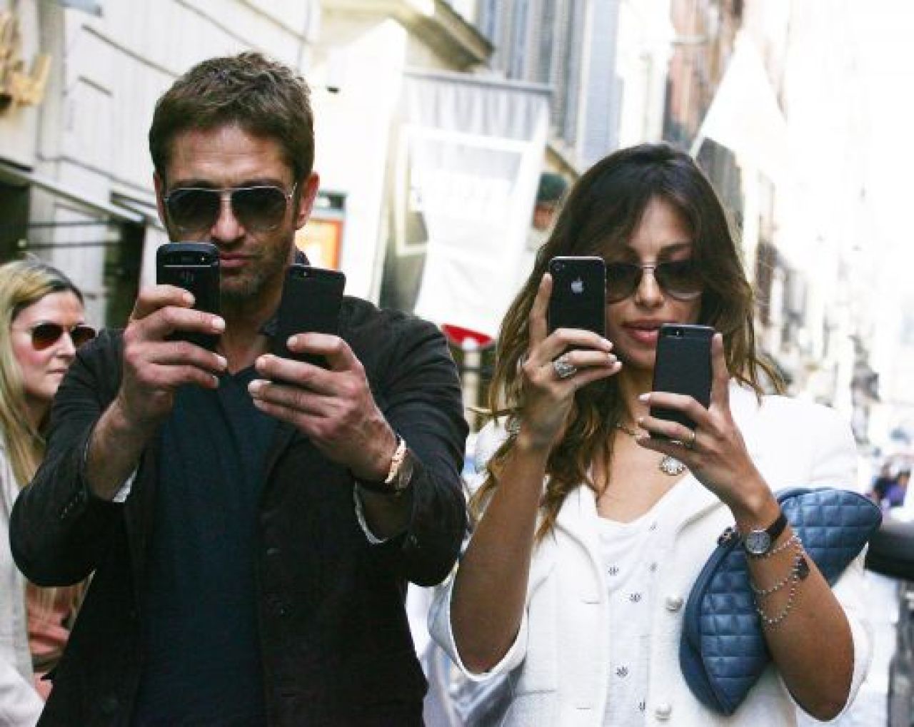 Super imagini cu Madalina Ghenea si iubitul ei! Au pus paparazzii pe fuga cu un gest GENIAL! Vezi cum au fost surprinsi_1
