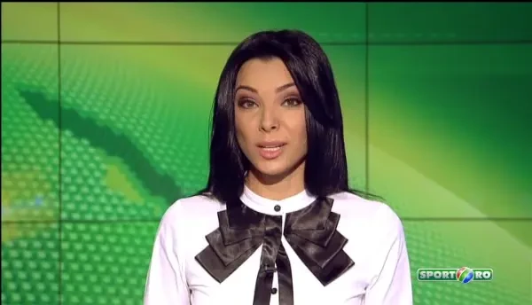 Faza INCREDIBILA pe terenul de fotbal! Un fan a intrat pe gazon si l-a lovit pe arbitru! Cu ce i-a dat in cap! VIDEO