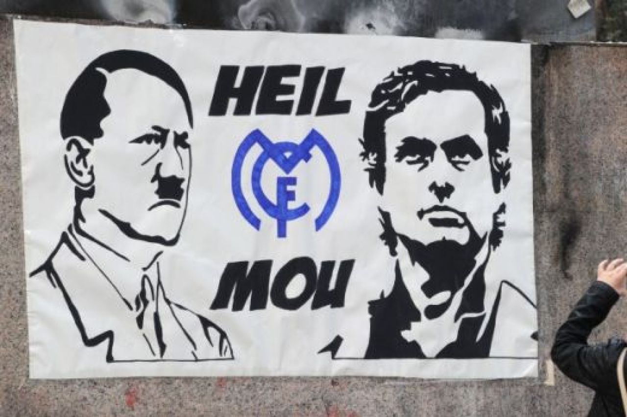 Scandal in Spania! Toata Europa a reactionat pentru un BANNER care a fost afisat pe Bernabeu de oamenii care IL URASC pe Mourinho! Imaginea revoltatoare:_2