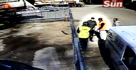 VIDEO Milionarul ajuns GUNOIER! Primele imagini cu Tevez la noul loc de munca! Cum a fost UMILIT de judecatori:_5