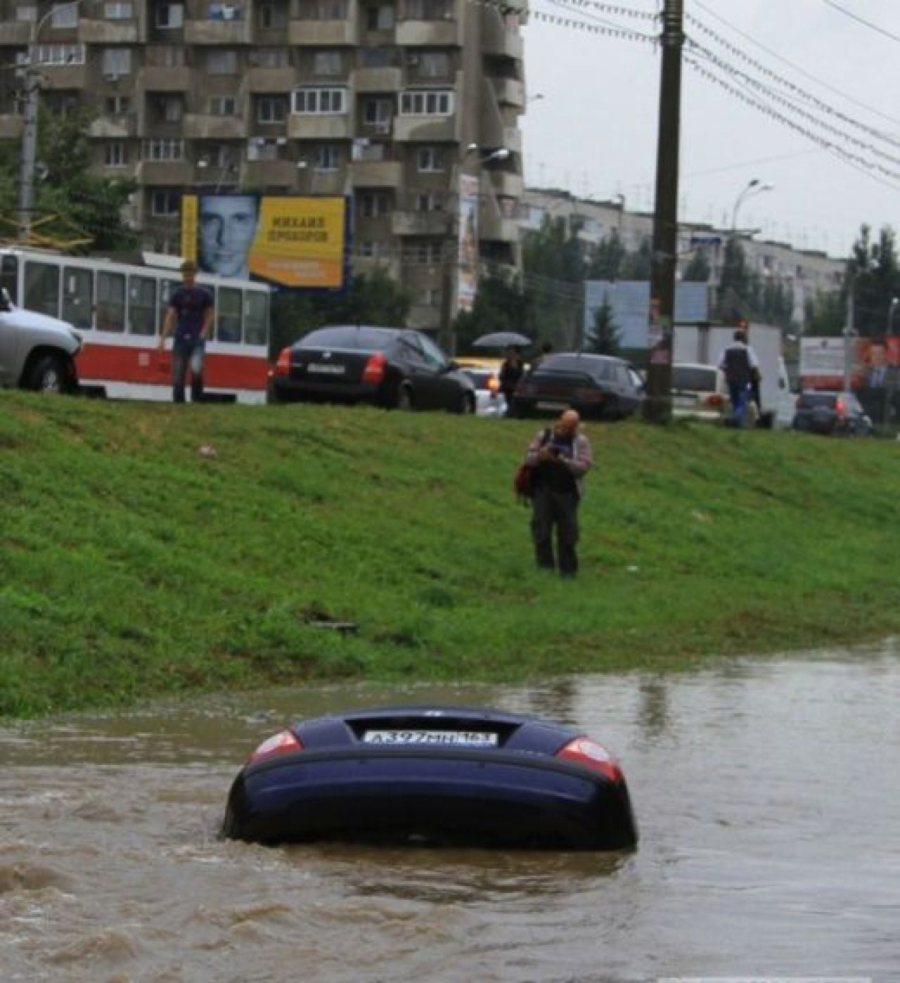 Cel mai PERICULOS oras din lume! Imagini SOCANTE cu masini care dispar SUB asfalt! Tablou HORROR cu oameni inghititi de vii! FOTO_5