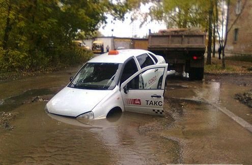 Cel mai PERICULOS oras din lume! Imagini SOCANTE cu masini care dispar SUB asfalt! Tablou HORROR cu oameni inghititi de vii! FOTO_7