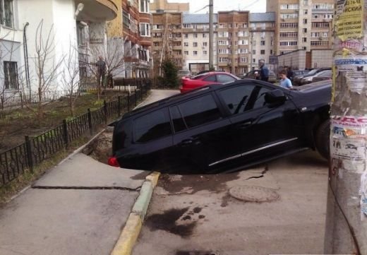 Cel mai PERICULOS oras din lume! Imagini SOCANTE cu masini care dispar SUB asfalt! Tablou HORROR cu oameni inghititi de vii! FOTO_9
