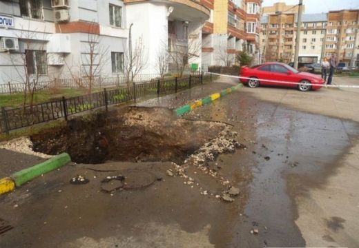 Cel mai PERICULOS oras din lume! Imagini SOCANTE cu masini care dispar SUB asfalt! Tablou HORROR cu oameni inghititi de vii! FOTO_10