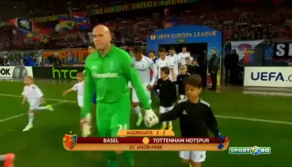 Toata Europa RADE de penaltyul ratat de Adebayor: Daca erau porti de rugby ar fi fost ESEU! Basel 2-2 Tottenham: Toate golurile VIDEO