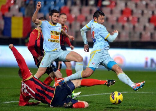 LIVE BLOG ATENTIE, se inchid usile | Scaunele au zburat spre MM, un rapidist i le-a FURAT din mana! Scenele INCREDIBILE de la Rapid - Steaua_13