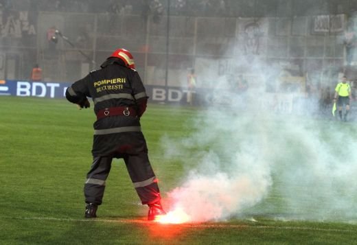 Galeria Zilei: Clipa in care ne-am simtit ca-n Kosovo! Rapid 1-1 Steaua, sau povestea nebuna, cu imagini HORROR! FOTO:_4