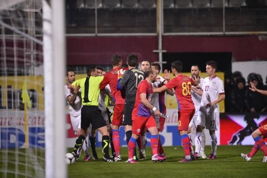 Galeria Zilei: Clipa in care ne-am simtit ca-n Kosovo! Rapid 1-1 Steaua, sau povestea nebuna, cu imagini HORROR! FOTO:_13