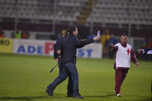 Galeria Zilei: Clipa in care ne-am simtit ca-n Kosovo! Rapid 1-1 Steaua, sau povestea nebuna, cu imagini HORROR! FOTO:_15
