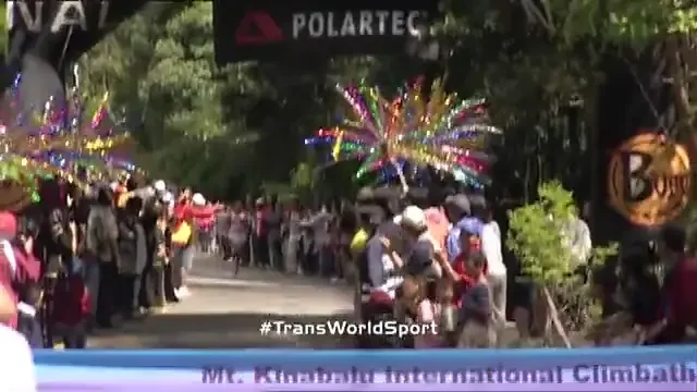 Cel mai tare moment intr-un LIVE, la TV! Ce s-a intamplat dupa o cursa de atletism este de povestit nepotilor! :) Ce a patit 'omul cu camera' VIDEO: