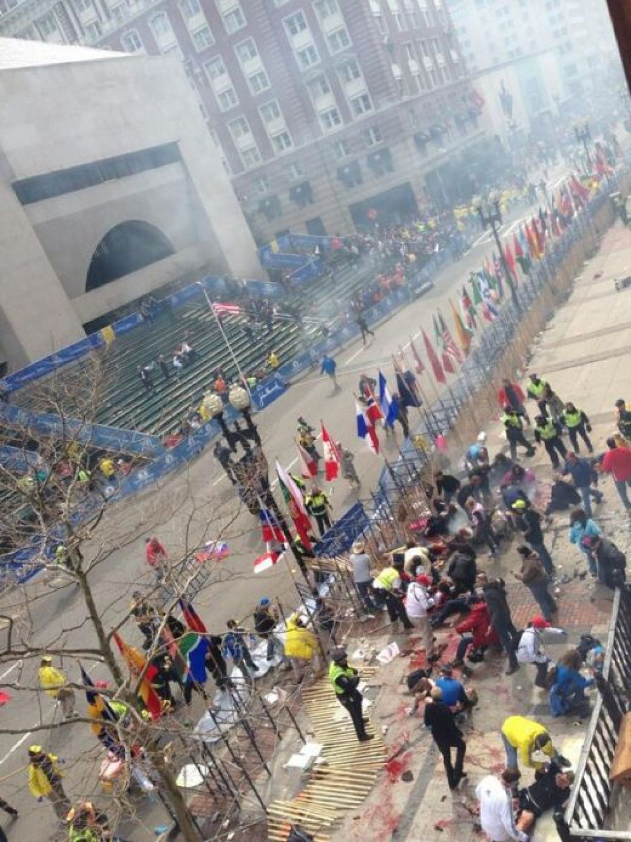 ATAC TERORIST la Maratonul din Boston! UPDATE: ALERTA la New York! Mii de politisti au fost scosi pe strazi! Panica MAXIMA in intreaga America:_3