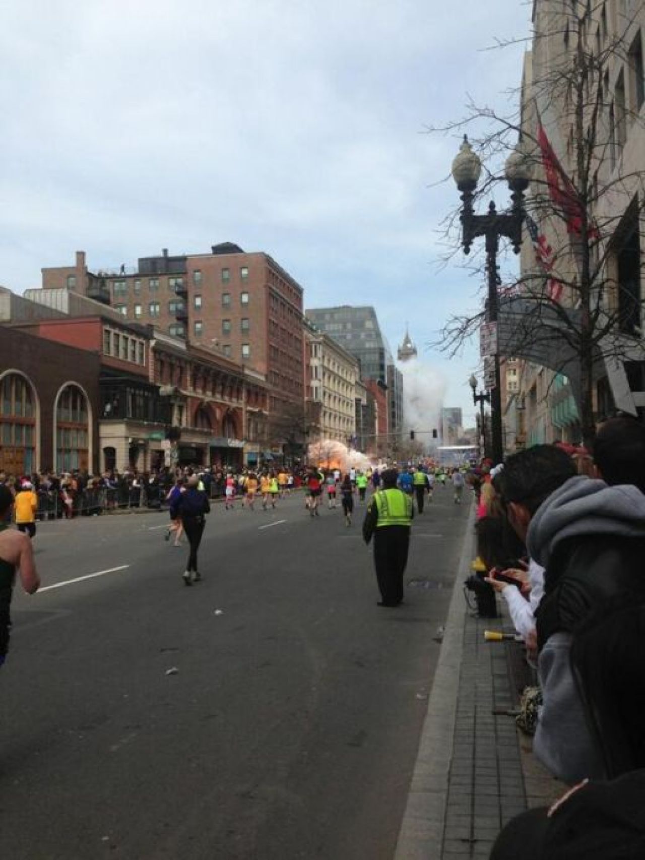 ATAC TERORIST la Maratonul din Boston! UPDATE: ALERTA la New York! Mii de politisti au fost scosi pe strazi! Panica MAXIMA in intreaga America:_4