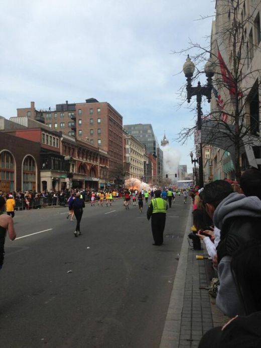 ATAC TERORIST la Maratonul din Boston! UPDATE: ALERTA la New York! Mii de politisti au fost scosi pe strazi! Panica MAXIMA in intreaga America:_4