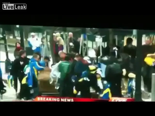 Imagini INCREDIBILE! Ce facea acest om la scurt timp dupa exploziile din Boston! Asa ceva e INIMAGINABIL!