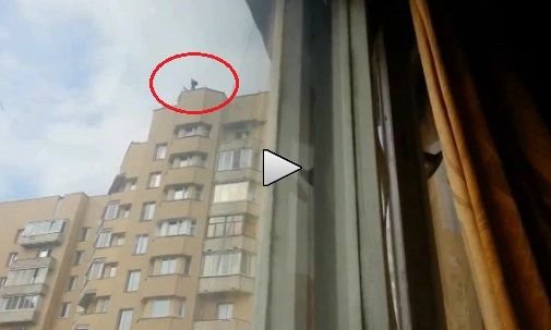 Imagini SOCANTE | Un barbat a sarit de pe un bloc cu 20 de etaje: "E doar un sport" Cum s-a terminat toata NEBUNIA: