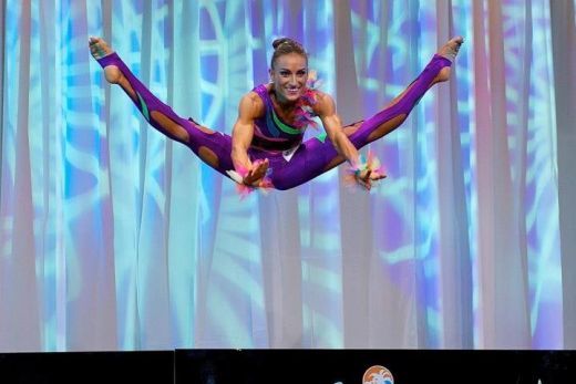 O ROMANCA are America la picioare: Poate castiga al doilea titlu Miss Fitness Universe! Cum ii poate ajuta pe stelistii 'grasi' ai lui Reghecampf:_4