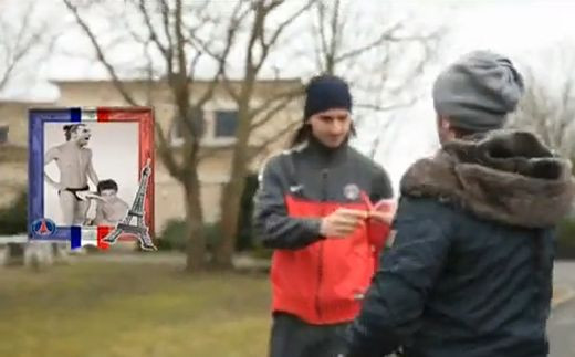 TEAPA de zile mari! REACTIA lui Ibra cand i-a fost dat sa semneze un cartonas cu el intr-o ipostaza GAY! Si-a furat-o si Beckham: