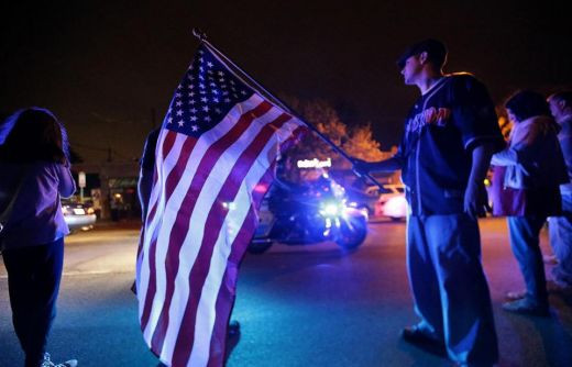 Al doilea terorist din Boston a fost PRINS! Trei noi suspecti au fost arestati! Explozie de bucurie la Boston, oamenii au iesit pe strazi! Imagini UNICE cu actiunile politiei! VIDEO_20