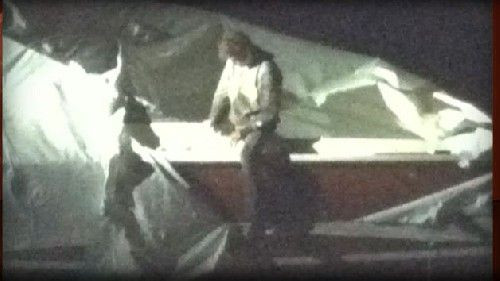 Al doilea terorist din Boston a fost PRINS! Trei noi suspecti au fost arestati! Explozie de bucurie la Boston, oamenii au iesit pe strazi! Imagini UNICE cu actiunile politiei! VIDEO_23