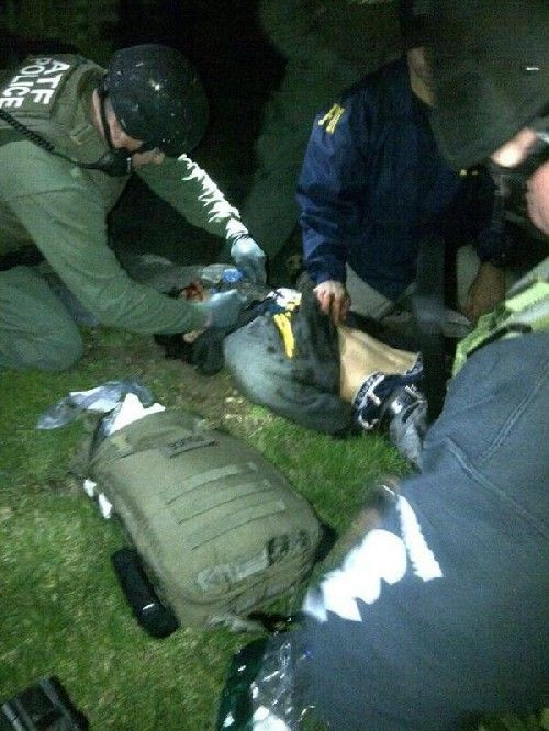 Al doilea terorist din Boston a fost PRINS! Trei noi suspecti au fost arestati! Explozie de bucurie la Boston, oamenii au iesit pe strazi! Imagini UNICE cu actiunile politiei! VIDEO_24