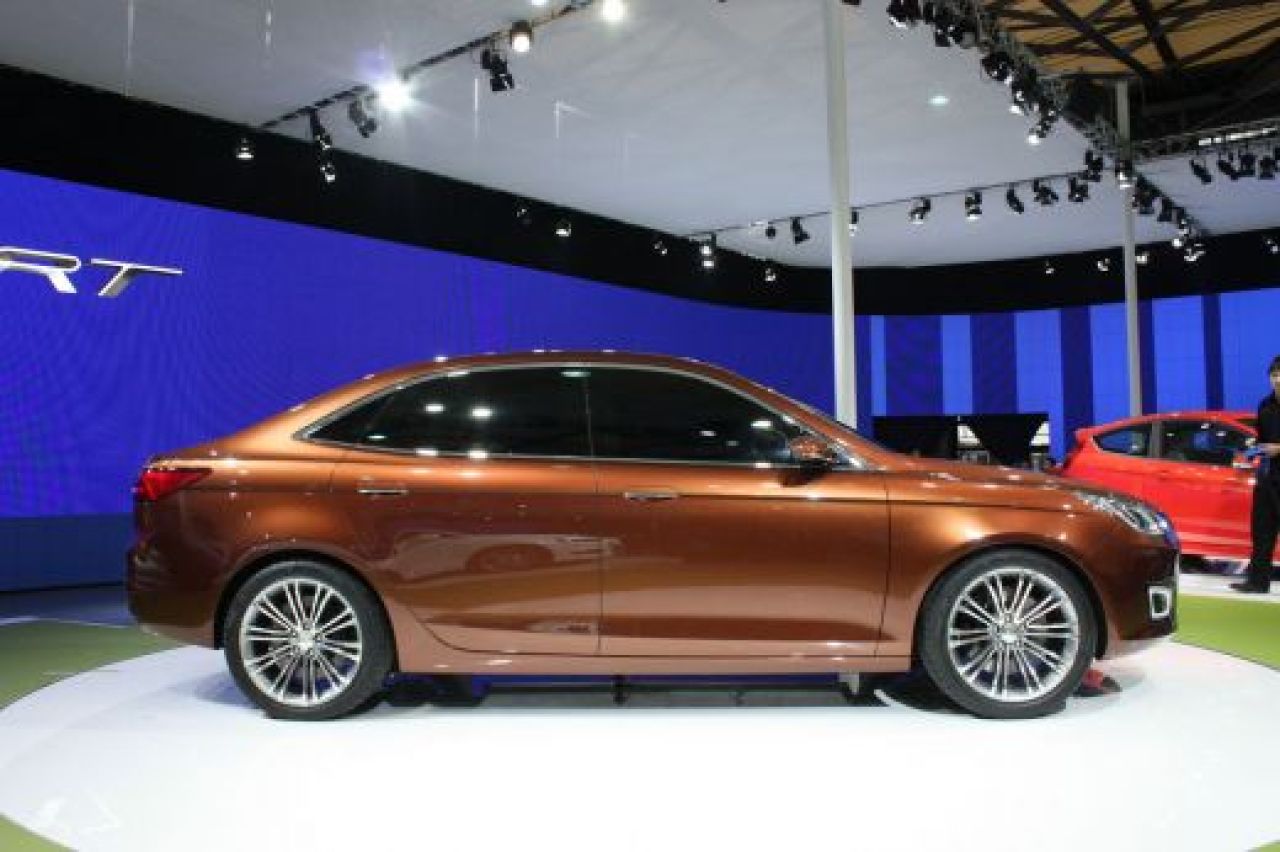 Surpriza la Shanghai! Ford resusciteaza un model istoric dupa 10 ani! Escort revine in forta! FOTO:_3