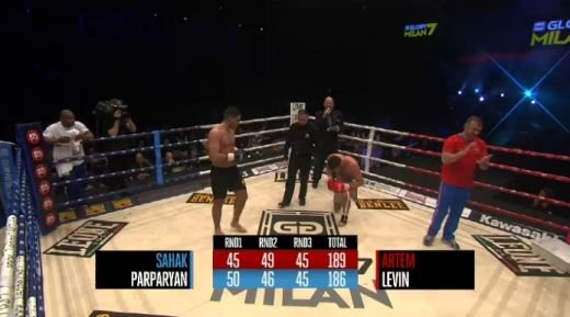 SUPER BATAIE la Milano. GLORY Fara mila! Petrosyan l-a batut pe El Boustati si ramane CEL MAI BUN din lume! VIDEO_10