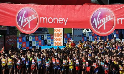 EMOTIONANT! Londra nu a uitat de tragedia de la Boston! Gestul superb facut de cei 36.000 de participanti! Mesajul GENIAL de pe un tricou: 