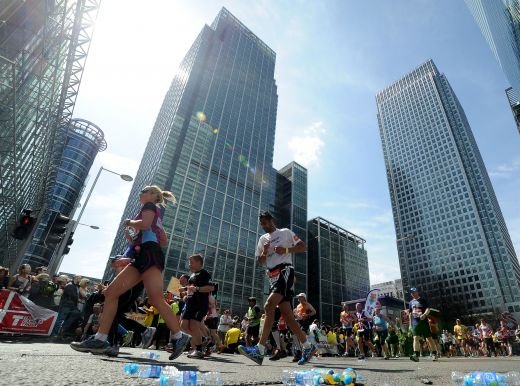 EMOTIONANT! Londra nu a uitat de tragedia de la Boston! Gestul superb facut de cei 36.000 de participanti! Mesajul GENIAL de pe un tricou: 