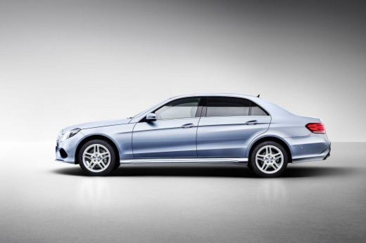 FOTO Limuzina UNICA lansata de Mercedes in China! Nemtii n-au introdus asa ceva in Europa! Premiera absoluta!_1