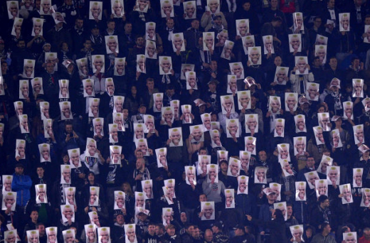 Juventus A UMILIT-O pe AC Milan si pe teren si in tribune! Coregrafia speciala facuta pentru Balotelli! FOTO