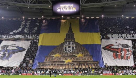 Juventus A UMILIT-O pe AC Milan si pe teren si in tribune! Coregrafia speciala facuta pentru Balotelli! FOTO_3