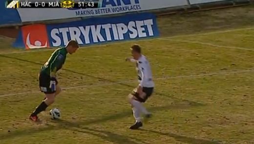 SKILLUL etapei: Un portar i-a dat 'urechi' atacantului! Tot stadionul a explodat cand a vazut faza asta! VIDEO