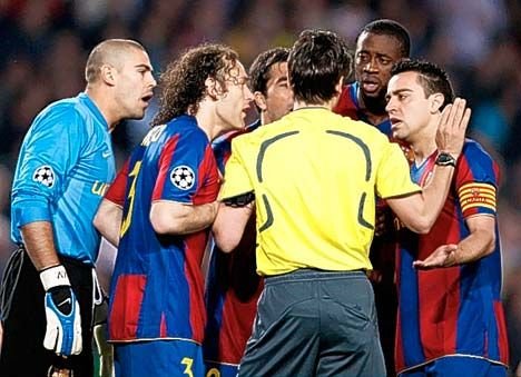 Scandalul MONSTRU facut de fanii Barcei se poate muta la Munchen: Bayern a avut doua PENALTY-uri neacordate! Pique si Alexis au jucat handbal in careu: FOTO_3
