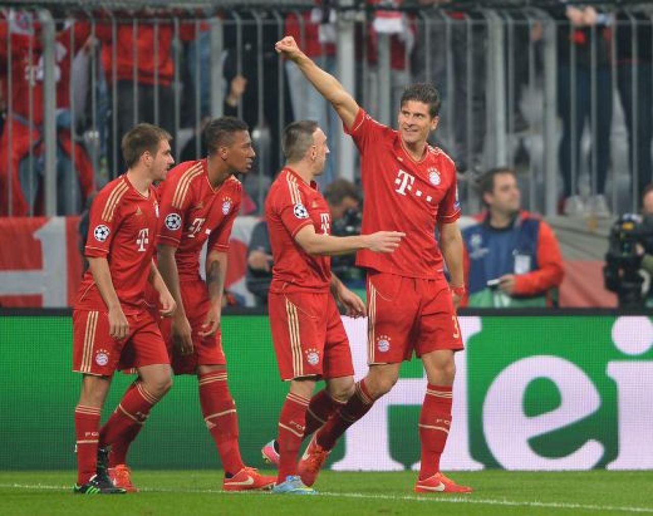 Galeria Zilei: Nava spatiala a fost STRIVITA de Panzer! Visul finalei cu Real a fost spulberat! Vezi cele mai tari imagini de la Bayern 4-0 Barca_7