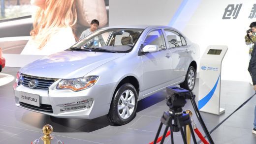 Chinezii copiaza in continuare fara RUSINE masinile europene! BMW, Mercedes si Toyota, cele mai