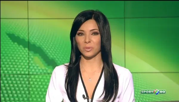 ce ar insemna o victorie cu steaua // ? 13:23 ceva normal 13:25 + 12:48 pe un antrenor il tin rezultatele Sotia din Bulgaria s-a mutat cu Petre la Bucuresti. FLORENTIN PETRE 10:44 rep: cat de des il vezi? 10:49 nevasta petre : foarte d