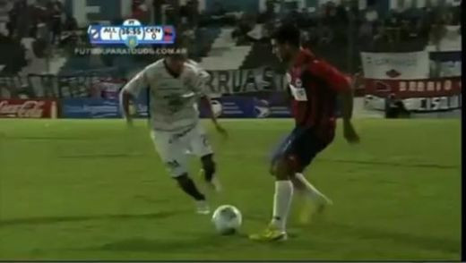 VIDEO SENZATIONAL! Cel mai tare dribling din istorie? Schema nebuna din tara lui Messi!