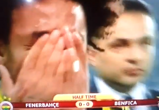 VIDEO DRAMATIC! Iti vine sa plangi cu el cand vezi asta! Reactia INCREDIBILA a unui jucator dupa ce rateaza un penalty in iadul de la Istanbul