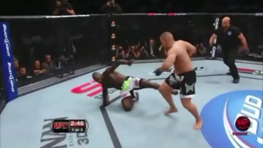 VIDEO: Mai tare decat tot ce ai vazut in filme! A fost calcat in picioare de adversar, apoi a revenit si a castigat meciul in 3 secunde: