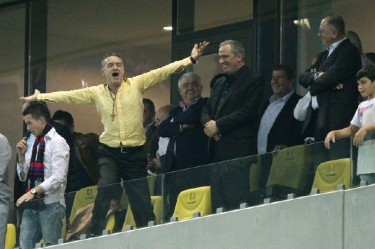 Ii PASTE titlul | Rusescu a ajuns la 20 de goluri dupa o faza superba a Stelei, Pandurii n-a avut nicio sansa! Steaua 2-0 Pandurii! Vezi fazele meciului:_1
