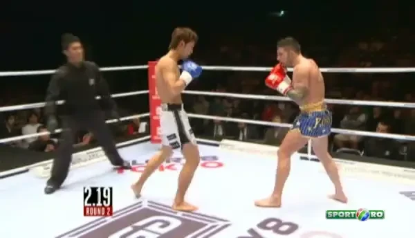 KO halucinant in Glory Tokyo: un englez s-a ales cu "GROAPA MARIANELOR" pe fata! Rivalul sau l-a distrus cu un genunchi in cap: VIDEO