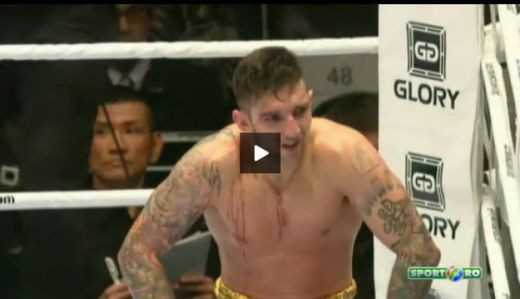 KO halucinant in Glory Tokyo: un englez s-a ales cu GROAPA MARIANELOR pe fata! Rivalul sau l-a distrus cu un genunchi in cap: VIDEO