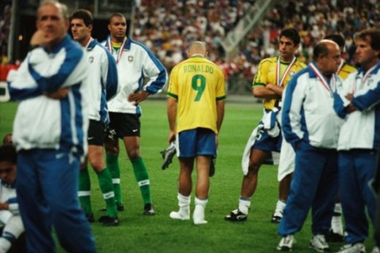 Gest UNIC al firmei Nike! Americanii au relansat un model de gheata din 1998 in cinstea