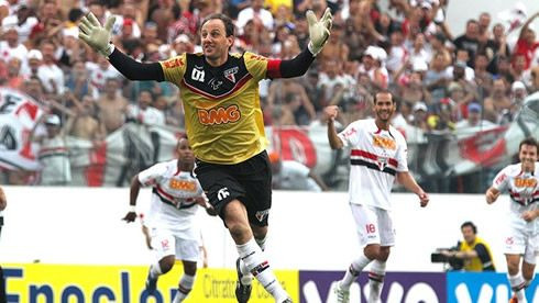 GOOOOL Rogerio Ceni! Cel mai nebun portar din istoria fotbalului a reusit un gol MAGIC: si-a distrus rivalul cu o PANENKA perfecta! VIDEO