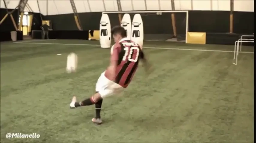 Lovitura libera-RABONA si GOLAZO! Executie MAGICA reusita de Kevin Prince Boateng in fata lui Balotelli! Vezi faza GENIALA de la antrenamentele Milanului: