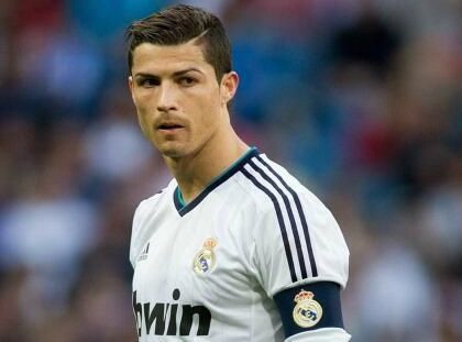 Cristiano Ronaldo si GESTUL INCREDIBIL! I-a trimis tricoul sau cu autograf unui SIMBOL al Barcelonei! Reactia acestuia cand a primit tricoul:_3