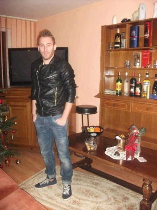 Imaginea zilei: Nu exista nimic mai tare decat biblioteca lui Stratila :)) Recunoasteti cartile ?