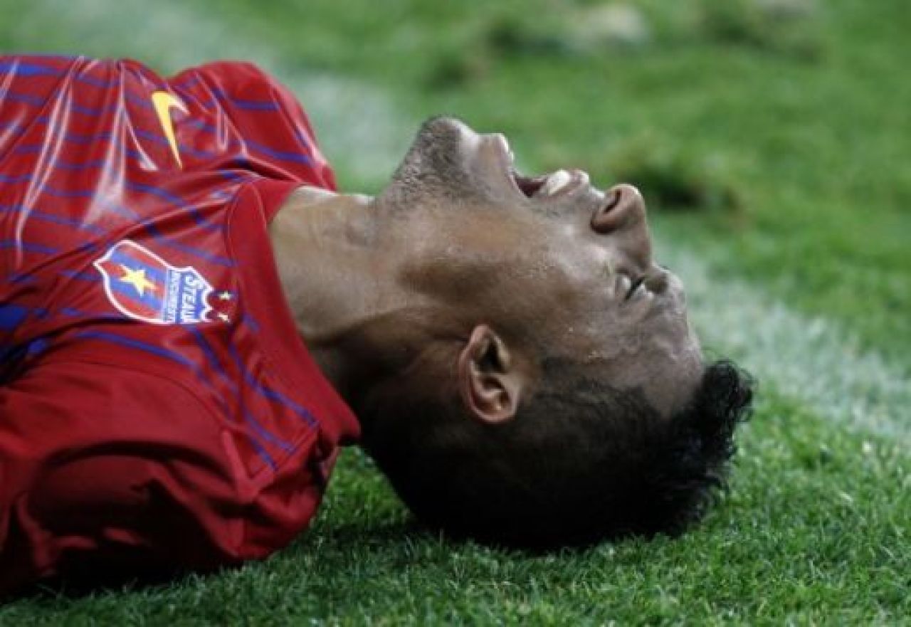 POKER FACE! Nu mai rade nimeni la Steaua: Chiriches isi poate rata cariera! LISTA NEAGRA: Vezi jucatorii accidentati grav in ultimii 5 ani!_2